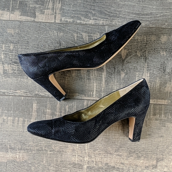 Bruno Magli Navy Blue Leather Textured Heels BX187 - Picture 8 of 11
